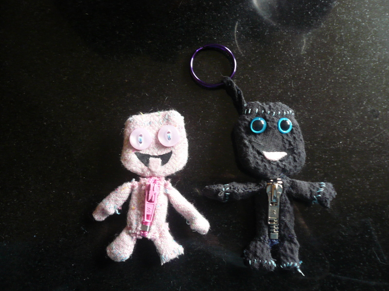 Sackgirl and Sackboy from Little Big Planet as a brooch and keyring respectively